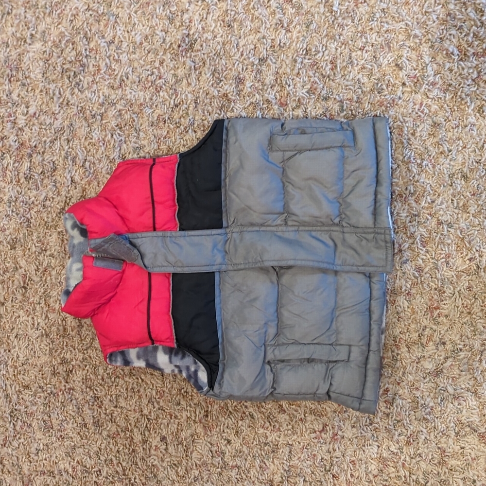 Kids 2T puffer fleece reversible vest red black and gray with camo lining